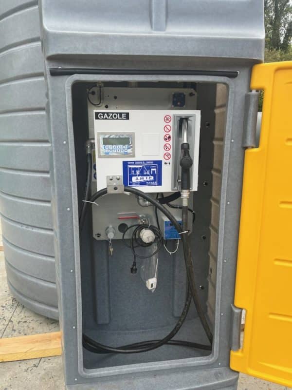 DISTRIBUTEUR A CARBURANTS AVEC GESTION CODE ET LOGICIEL